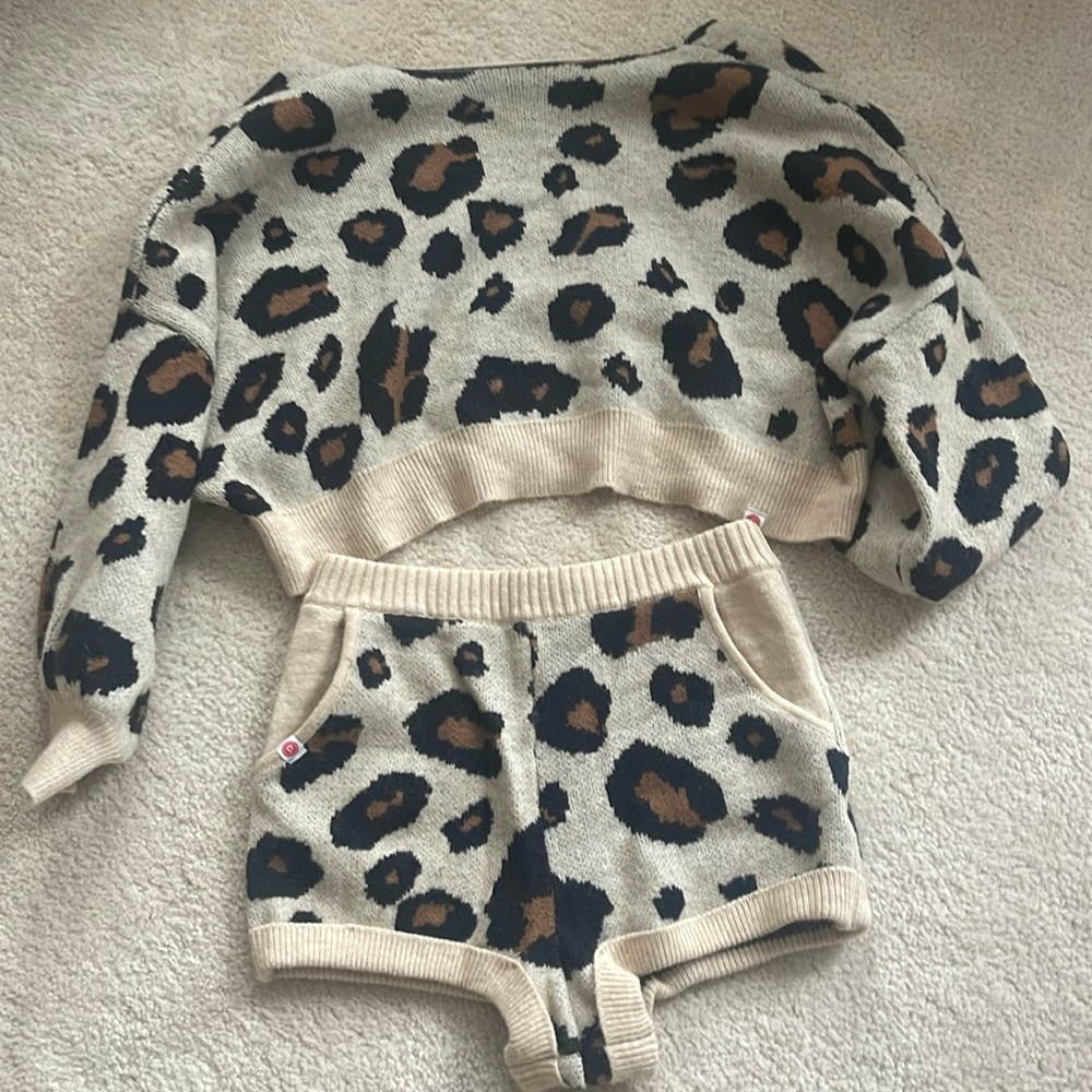 Crop two piece sweat set in leopard